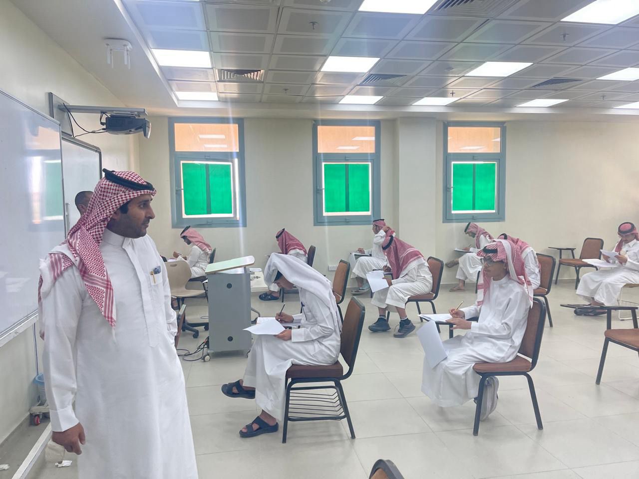 عميد القبول والتسجيل يتفقد سير الاختبارات في السنة التحضيرية