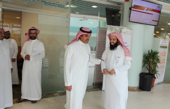 The visit of His Excellency the President of the University, Dr. Abdul Rahman Al-Asimi, to inspect the work process of the admission procedures for the academic year 1434/1435 AH