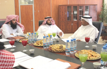 The visit of Dr. Abdullah Bashel in charge of the Ministry of Communications and Information Technology represented by the e-Government Program (Yesser), accompanied by the Dean of Information Technology and Distance Learning at Salman bin Abdulaziz University, Dr. Muhammad bin Saeed Al-Qahtani