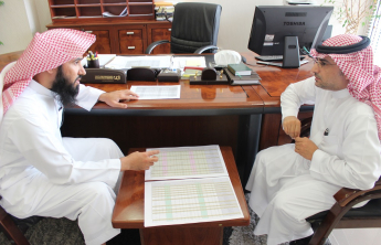 The visit of the Vice Dean for Educational and Academic Affairs, Dr. Abdul Rahman Al-Khudairi to follow up the admission process 1436/1435 AH
