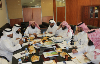 اجتماع لجنة المنح الخارجية للطلبة الغير سعوديين